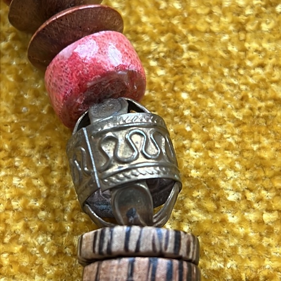 VINTAGE Boho Wood And Metal Beaded Necklace - Picture 7 of 12